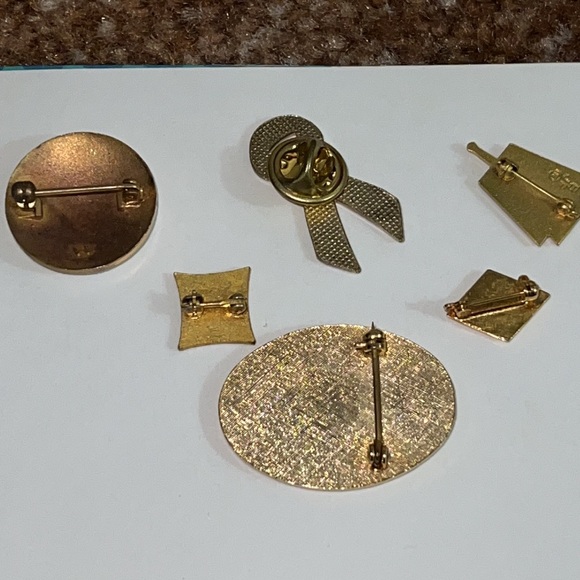 Vintage pins - Picture 2 of 2